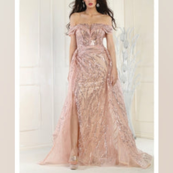 Formal dress - Picture 1 of 7